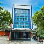 Oyo 90390 Hotel Rd Premium
