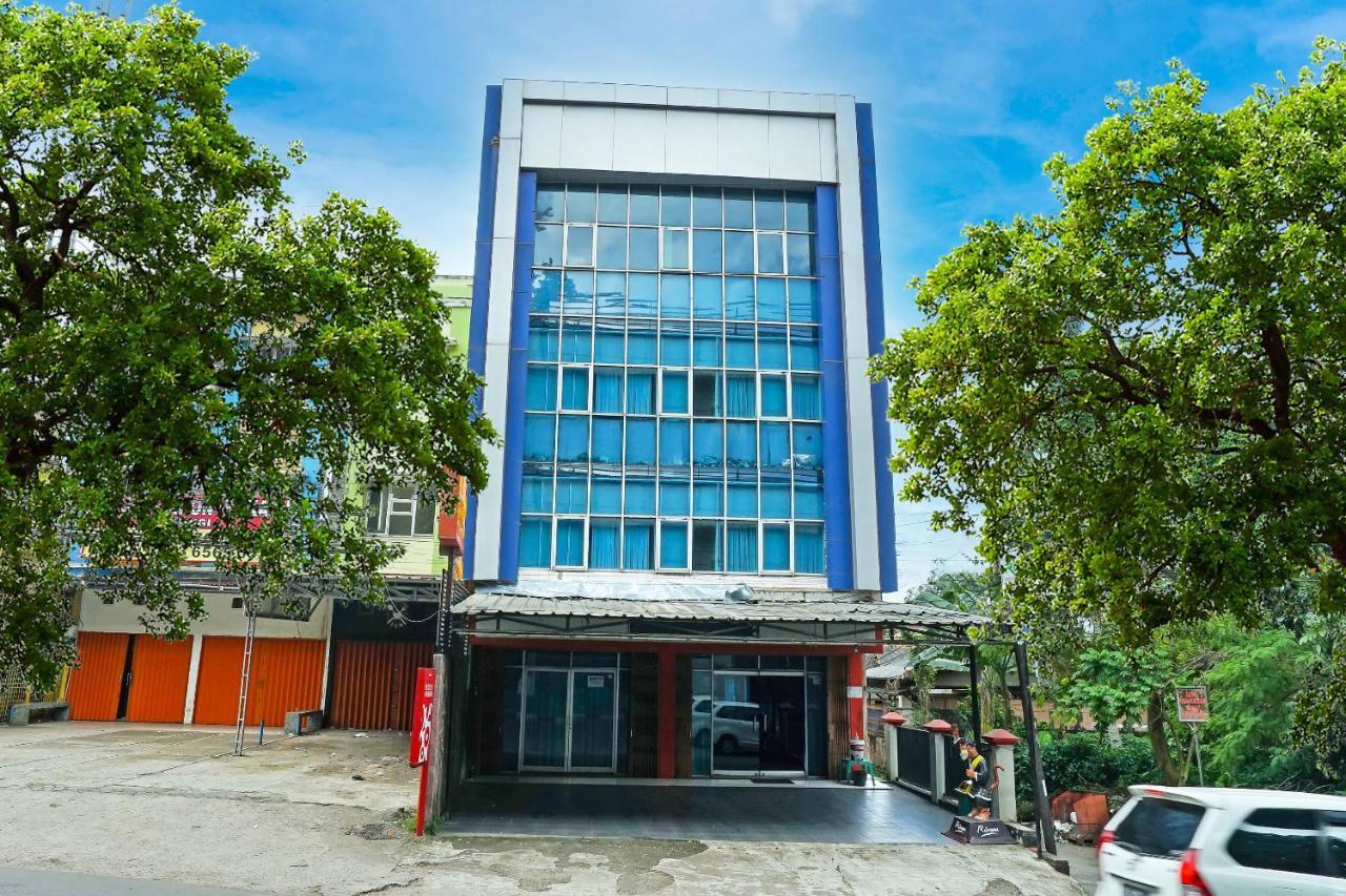 Oyo 90390 Rd Premium Hotel