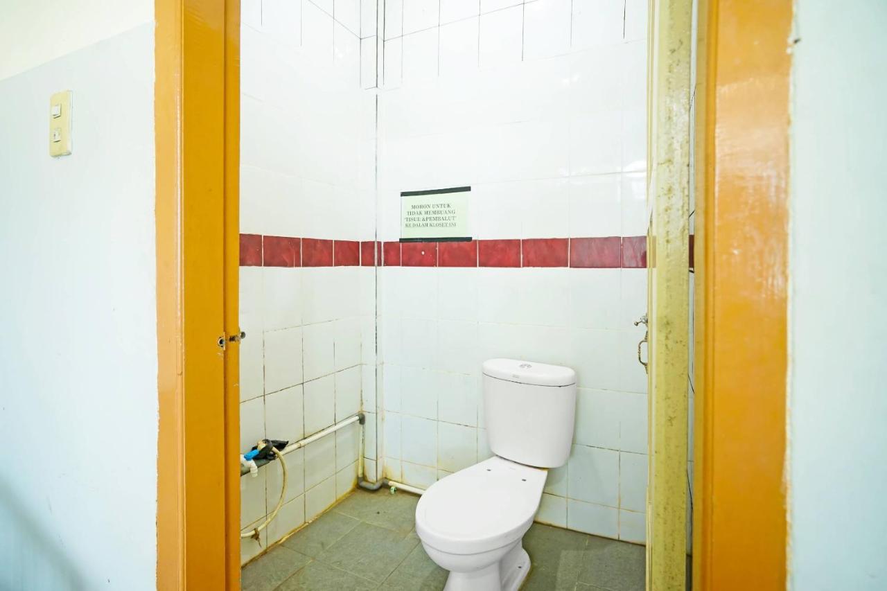 Oyo 90390 Rd Premium Hotel