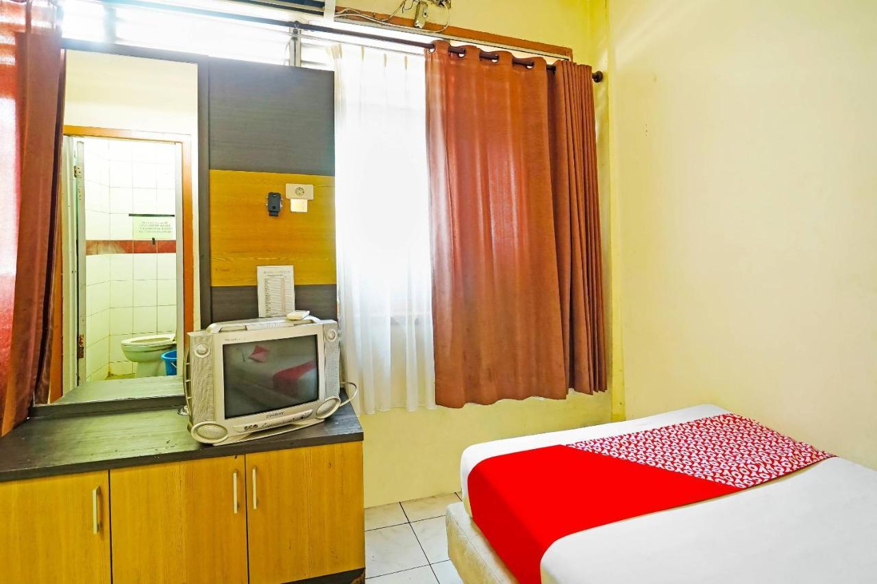 Oyo 90390 Rd Premium Hotel