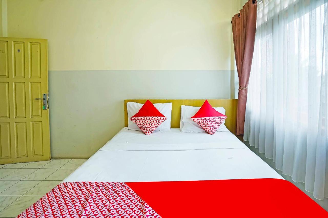 Oyo 90390 Rd Premium 2* Palembang